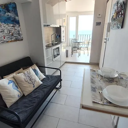 Flat Beachfront דירה