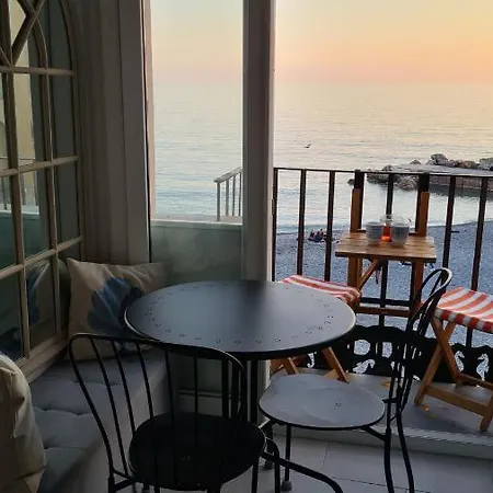 Flat Beachfront Apartamento Camogli